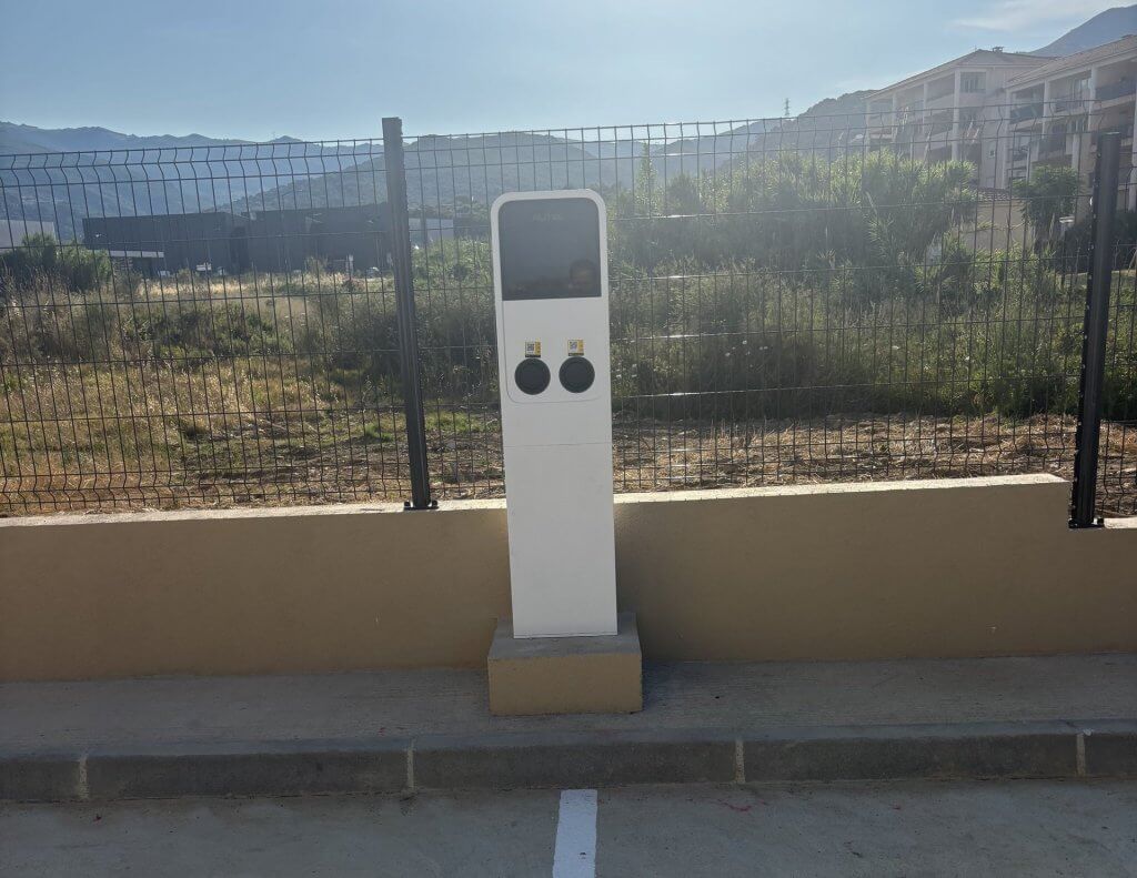 Installation de bornes de recharge en Corse – Projet IRVE – 12 x 22 kW 1 IMG 1767 scaled edited - Helios Energetica